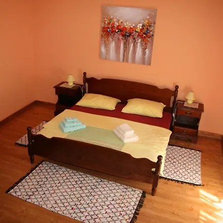 Sena Apartment *